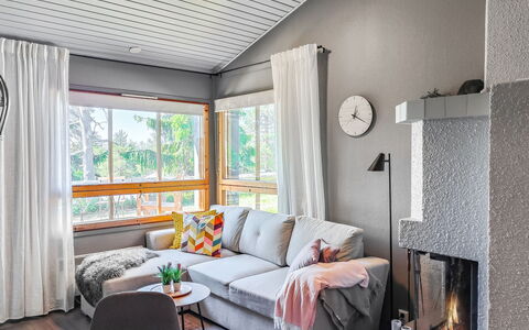 Rukaköngäs 21: Mobilia, Interior Design, Pavimentazione, Pavimento, Legna, Divano, Soggiorno, Camera, Soffitto, Tessile