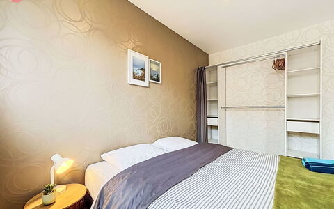 Les Bégonias: Interior Design, Mobilia, Letto, Parete, Camera Da Letto, Pavimentazione, Pavimento, Camera, Legna, Soffitto