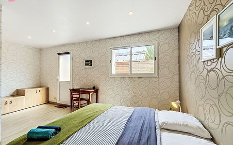 Les Bégonias: Interior Design, Mobilia, Pavimentazione, Pavimento, Parete, Camera Da Letto, Soffitto, Letto, Legna, Camera