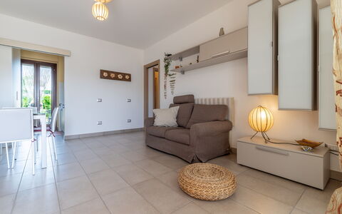 Casamare: Mobilia, Divano, Cornice, Comfort, Legna, Casa, Illuminazione, Soggiorno, Interior Design, Pavimentazione