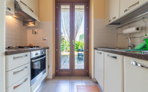 Casamare: Cabinetry, Controsoffitto, Lavandino Della Cucina, Costruzione, Elettrodomestico Da Cucina, Cucina Stufa, Elettrodomestico, Cucina, Legna, Finestra