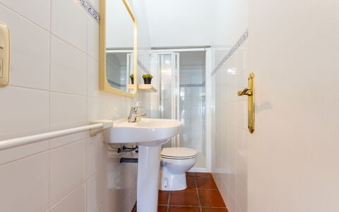 Cantamar: Specchio, Rubinetto, Idraulico Fixture, Lavello, Proprietà, Lavandino Del Bagno, Bagno, Costruzione, Viola, Interior Design