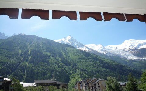 Le Krystor: Cielo, Montagna, Costruzione, Albero, Highland, Paesaggio Naturale, Biome, Paesaggio, Pendenza