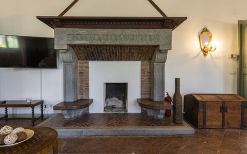 Villa San Gennaro: Mobilia, Legna, Tavolo, Illuminazione, Costruzione, Casa, Cabinetry, Soggiorno, Pavimento, Parete