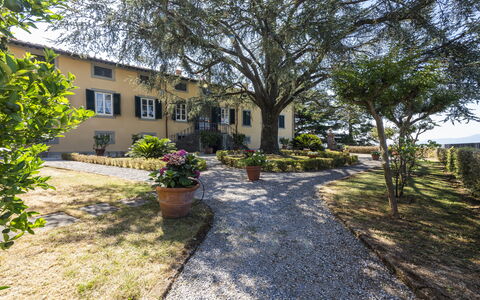 Villa San Gennaro: Pianta, Costruzione, Finestra, Albero, Cielo, Manto Stradale, Lotto, Casa, Paesaggio, Erba