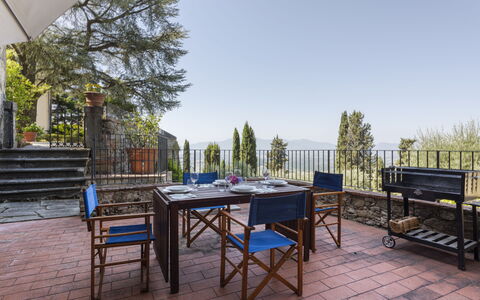 Villa San Gennaro: Cielo, Mobilia, Pianta, Tavolo, Legna, Albero, Shade, Mobili Da Esterno, Tavolo Esterno, Tempo Libero