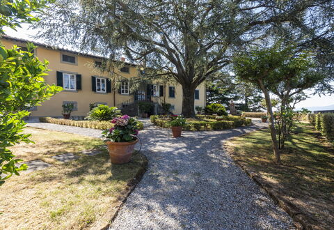 Villa San Gennaro: Pianta, Costruzione, Finestra, Albero, Cielo, Manto Stradale, Lotto, Casa, Paesaggio, Erba