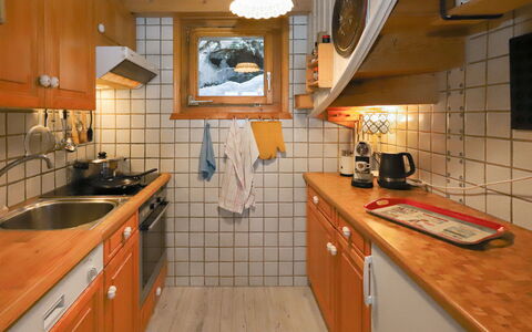 Cheechako: Cucina, Controsoffitto, Elettrodomestico Da Cucina, Lavandino Della Cucina, Apparecchio Major, Legna, Cabinetry, Interior Design, Lavello, Idraulico Fixture