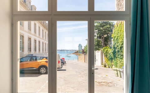 Saint Malo 435: Auto, Cielo, Veicolo, Acqua, Ruota, Pianta, Costruzione, Azzurro