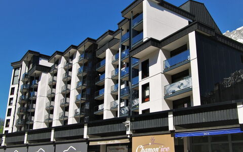 L'Outa: Cielo, Costruzione, Proprietà, Finestra, Urban Design, Condominio, Palazzone, Quartiere, Proprietà Del Materiale, Zona Residenziale