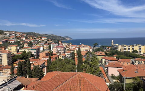 Casa Vacanze la Faiola: Nube, Cielo, Giorno, Proprietà, Costruzione, Acqua, Azzurro, Finestra, Palazzone, Urban Design