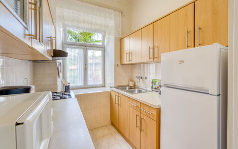 Lovran 122: Cabinetry, Mobilia, Costruzione, Controsoffitto, Elettrodomestico Da Cucina, Lavandino Della Cucina, Cucina, Elettrodomestico, Cucina Stufa, Legna