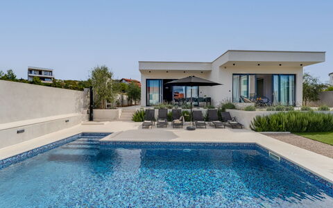 Inizio: Acqua, Cielo, Proprietà, Pianta, Blu, Azzurro, Piscina, Costruzione, Erba, Shade