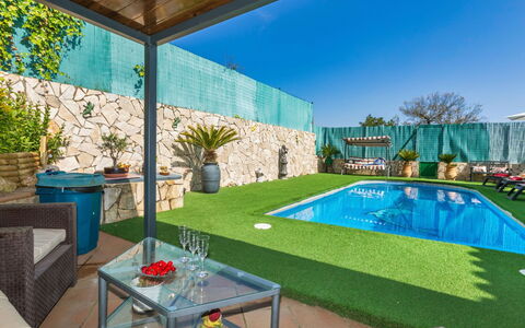 Aguilera: Pianta, Proprietà, Acqua, Sedia, Piscina, Azzurro, Blu, Fiore, Shade, Interior Design