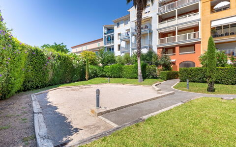 Sainte Maxime 225: Acqua, Cielo, Pianta, Costruzione, Azzurro, Paesaggio Naturale, Albero, Corpo D'Acqua, Spiaggia, Terreno