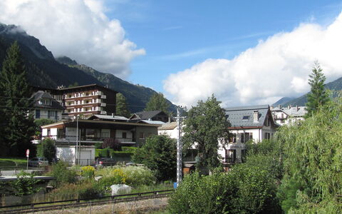 Chamonix 380: Nube, Cielo, Pianta, Proprietà, Montagna, Costruzione, Albero, Finestra, Paesaggio Naturale, Highland