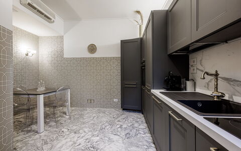 Dimora Fiorentina: Lavandino Della Cucina, Cabinetry, Controsoffitto, Lavello, Costruzione, Rubinetto, Legna, Cucina, Cucina Stufa, Interior Design