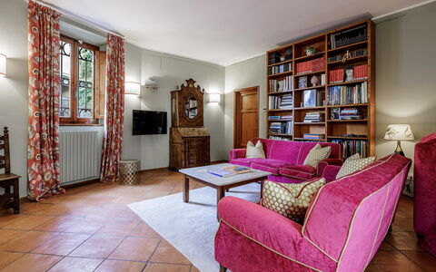 Dimora Fiorentina: Mobilia, Costruzione, Cornice, Tavolo, Libreria, Mensola, Legna, Interior Design, Pavimentazione, Pavimento