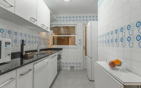 Can Llorenc Sea Views: Cabinetry, Lavandino Della Cucina, Rubinetto, Lavello, Costruzione, Cucina, Interior Design, Controsoffitto, Illuminazione, Architettura
