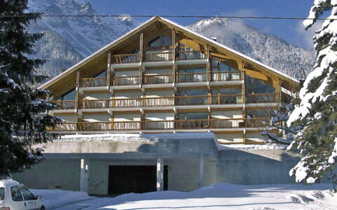 Les Pècles: Proprietà, Casa, Casa, Costruzione, Neve, Architettura, Immobiliare, Inverno, Facciata, Appartamento