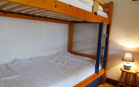 Les Pècles: Letto, Letto A Castello, Camera, Mobilia, Proprietà, Ostello, Camera Da Letto, Attico, Telaio Del Letto, Fascio