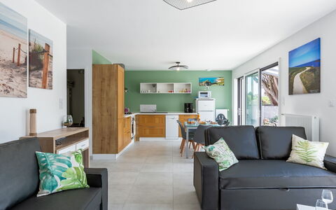 Palet Breton: Mobilia, Proprietà, Divano, Verde, Cornice, Blu, Comfort, Illuminazione, Interior Design, Pavimento