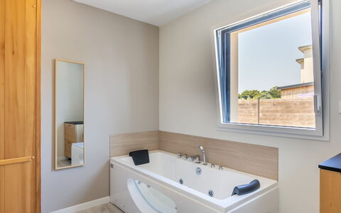Palet Breton: Rubinetto, Specchio, Idraulico Fixture, Lavello, Proprietà, Mobiletto Del Bagno, Lavandino Del Bagno, Bagno, Azzurro
