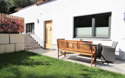 Bernadette: Costruzione, Mobilia, Proprietà, Finestra, Panchina, Legna, Architettura, Illuminazione, Lotto, Casa