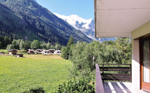 Chamonix 490: Cielo, Pianta, Montagna, Proprietà, Giorno, Ecoregione, Verde, Costruzione, Paesaggio Naturale, Albero