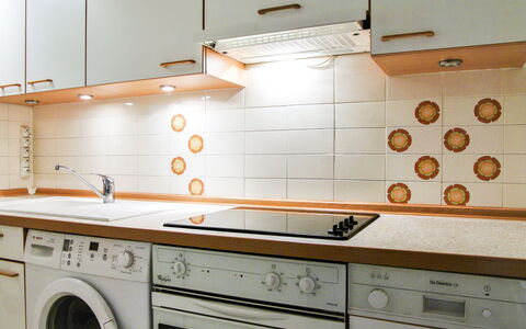 Chamonix 490: Cabinetry, Lavanderia, Proprietà, Controsoffitto, Mobilia, Costruzione, Cucina Stufa, Elettrodomestico Da Cucina, Prodotto, Cucina