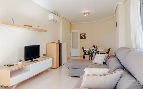 Bahia del Sol: Mobilia, Interior Design, Pavimentazione, Divano, Legna, Pavimento, Camera, Soggiorno, Soffitto, Televisione