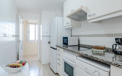 Bahia del Sol: Pavimentazione, Pavimento, Interior Design, Appartamento, Casa, Apparecchio Major, Cucina, Camera, Controsoffitto, Soffitto