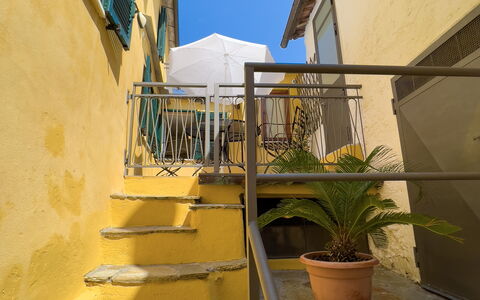La Casetta Di Emma - Villa Faraldi: Pianta, Proprietà, Cielo, Costruzione, Azzurro, Le Scale, Finestra, Shade, Legna, Architettura