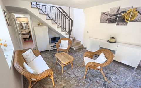 La Casetta Di Emma - Villa Faraldi: Mobilia, Proprietà, Cornice, Tavolo, Sedia, Mensola, Legna, Interior Design, Illuminazione, Soggiorno