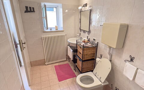 La Casetta Di Emma - Villa Faraldi: Idraulico Fixture, Costruzione, Lavello, Lavandino Del Bagno, Rubinetto, Bagno, Toilet Seat, Finestra, Legna, Illuminazione