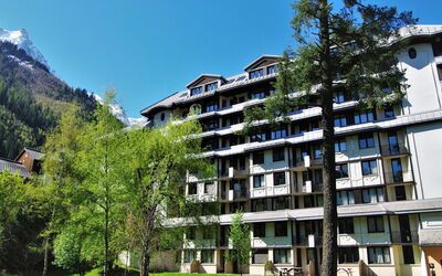 Chamonix 600: Cielo, Pianta, Costruzione, Proprietà, Verde, Albero, Palazzone, Urban Design, Architettura, Erba