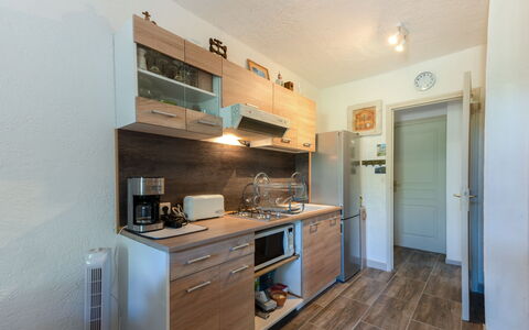 L'Eau Blanche: Cabinetry, Mobilia, Proprietà, Controsoffitto, Costruzione, Cassetto, Legna, Elettrodomestico Da Cucina, Cucina, Interior Design