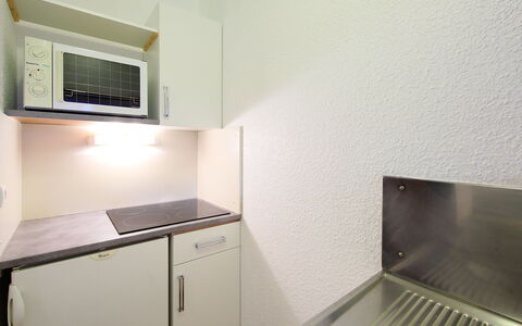 Chamonix 630: Proprietà, Camera, Cucina, Controsoffitto, Mobilia, Casa, Immobiliare, Cabinetry, Costruzione, Pavimento