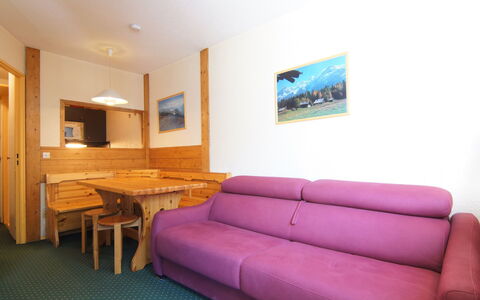 Chamonix 630: Mobilia, Divano, Specchio, Comfort, Costruzione, Televisione, Illuminazione, Interior Design, Divano Letto, Soggiorno