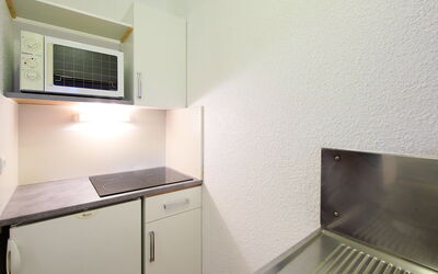 Jonquilles 630.7: Proprietà, Camera, Cucina, Controsoffitto, Mobilia, Casa, Immobiliare, Cabinetry, Costruzione, Pavimento