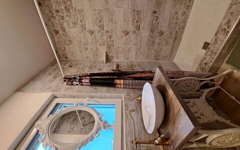 Balatoni Farmhaz: Legna, Idraulico Fixture, Casa, Pavimento, Pavimentazione, Soffitto, Costruzione, Latifoglie, Idraulico, Biancheria