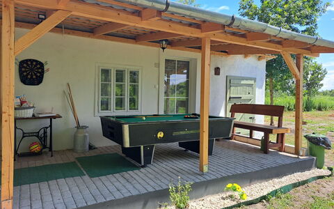 Balatoni Farmhaz: Mobilia, Cielo, Proprietà, Pianta, Costruzione, Finestra, Shade, Legna, Tavolo, Casa