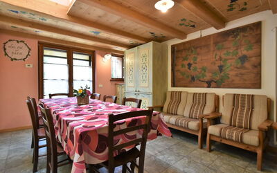 Chiavenna 100: Tavolo, Mobilia, Proprietà, Costruzione, Sedia, Legna, Finestra, Interior Design, Illuminazione, Casa