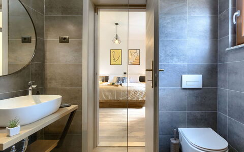 Solis: Specchio, Rubinetto, Idraulico Fixture, Lavello, Proprietà, Lavandino Del Bagno, Bagno, Costruzione, Interior Design