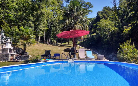 Sorico Albonico 684: Acqua, Pianta, Proprietà, Piscina, Natura, Azzurro, Ombrello, Shade, Cielo, Albero