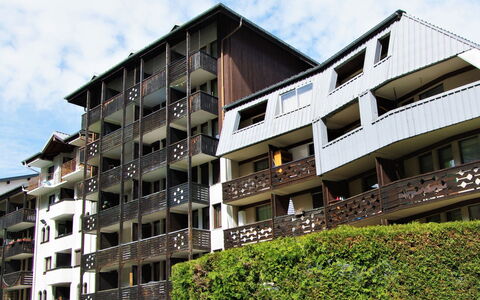 Chamonix 670: Cielo, Costruzione, Nube, Finestra, Pianta, Palazzone, Urban Design, Condominio, Quartiere, Edificio Commerciale