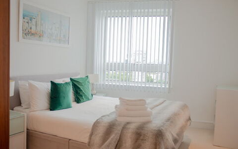 Lincoln Court: Proprietà, Mobilia, Finestra, Finestra Cieca, Comfort, Legna, Shade, Interior Design, Tessile, Cuscino