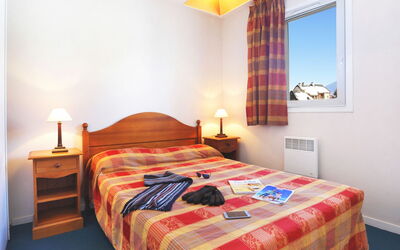 Le Royal Peyragudes 600.2: Mobilia, Proprietà, Comfort, Costruzione, Legna, Tessile, Illuminazione, Shade, Arancia, Telaio Del Letto