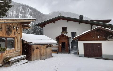 Elisabeth: Nube, Cielo, Neve, Costruzione, Finestra, Pianta, Montagna, Casa, Legna, Albero
