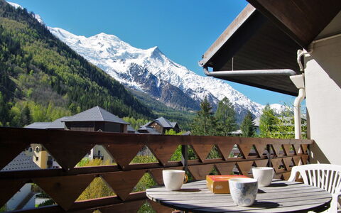 Gentiane: Geografia Montane, Montagna, Proprietà, Catena Montuosa, Alpi, Camera, Tetto, Casa, Costruzione, Immobiliare